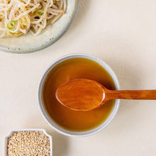 Cargar imagen en el visor de la galería, Aceite de sésamo Ottogi 55 ml — 100 % puro, tostado y aromático. Ideal para aliños, sopas y cocina asiática gourmet.