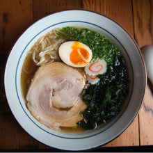 Cargar imagen en el visor de la galería, Kikkoman Base de Sopa para Ramen Shoyu – Caldo Japonés Auténtico 250 ml (Vegano)