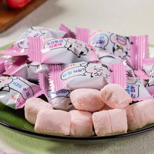 Cargar imagen en el visor de la galería, Caramelos de Leche Sabor a Fresa 79g Lotte