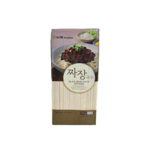 Cargar imagen en el visor de la galería, Fideos Coreanos Jajang (Salsa de Judía Negra) 900 g – NongHyup