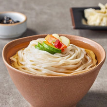 Cargar imagen en el visor de la galería, Fideos Coreanos Jajang (Salsa de Judía Negra) 900 g – NongHyup