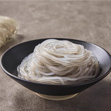 Carregar imagem no visualizador da galeria, Fideos de Tapioca Coreano 450g Sempio– Korean Glass Noodles para Japchae