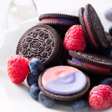 Cargar imagen en el visor de la galería, Galletas de Oreo Sabor a Frambuesa y Arándano 97g