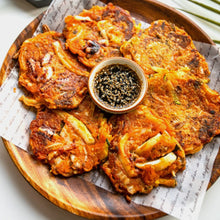 Cargar imagen en el visor de la galería, Kimchi Coreano Conservado Botella 410g Wang