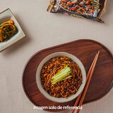 Cargar imagen en el visor de la galería, Ottogi Jin Jjajang – Fideos Coreanos al Estilo Jjajangmyeon 135g