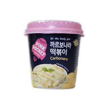 Carregar imagem no visualizador da galeria, Pastel de Arroz Topokki Sabor a Carbonara 140g Pink Rocket