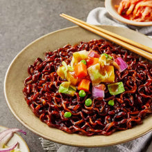 Cargar imagen en el visor de la galería, Ramen Buldak Coreano Sabor a Jjajang 140g Halal Samyang