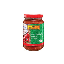 Cargar imagen en el visor de la galería, Salsa Picante con Ajo Chilli Garlic Sauce 368g Lee Kum Kee