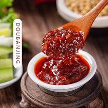 Carregar imagem no visualizador da galeria, Salsa Chile con Frijoles Toban Djan Chilli Bean Sauce 368g Lee Kum Kee