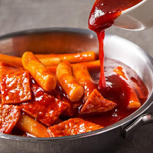 Cargar imagen en el visor de la galería, Salsa Para Topokki Dulce y Picante 150g Sempio