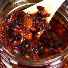 Cargar imagen en el visor de la galería, Salsa Picante Con Cacahuete Laoganma 275g