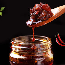 Cargar imagen en el visor de la galería, Salsa Picante Sabor a Pollo Con Tofu Seco Laoganma 275g