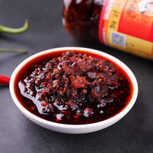 Cargar imagen en el visor de la galería, Salsa Picante Sabor a Pollo Con Tofu Seco Laoganma 275g