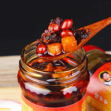 Cargar imagen en el visor de la galería, Salsa Picante con Tofu, Cacahuete y Colirrábano 280g Laoganma