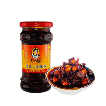 Cargar imagen en el visor de la galería, Salsa Picante con Tofu, Cacahuete y Colirrábano 280g Laoganma