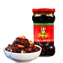 Cargar imagen en el visor de la galería, Salsa Picante Con Cacahuete Laoganma 275g