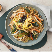 Carregar imagem no visualizador da galeria, Fideos de Tapioca Coreano 450g Sempio– Korean Glass Noodles para Japchae
