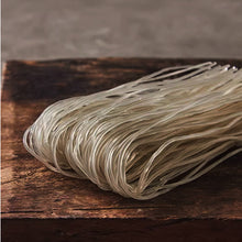 Carregar imagem no visualizador da galeria, Fideos de Tapioca Coreano 450g Sempio– Korean Glass Noodles para Japchae
