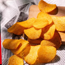 Cargar imagen en el visor de la galería, Koikeya Karamucho Patatas Fritas Japonesas Chili Picante 60g | Snack Japonés Crujiente y Picante
