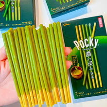 Cargar imagen en el visor de la galería, Pocky Matcha Intenso - Galletas Japonesas con Chocolate de Té Verde（61,6g）
