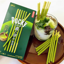Cargar imagen en el visor de la galería, Pocky Matcha Intenso - Galletas Japonesas con Chocolate de Té Verde（61,6g）
