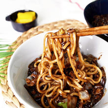 Carregar imagem no visualizador da galeria, Salsa Chunjang Para Jjajangmyeon 500g Assi
