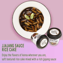 Carregar imagem no visualizador da galeria, Topokki Pastel de Arroz Con Salsa Jjajang  Yopokki 120g Young Poong
