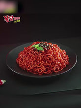 Cargar y reproducir el video en el visor de la galería, Ramen Buldak Hot Chicken Ramen Coreano Picante Buldak 105g  Halal SamYang
