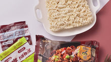 Carregar e reproduzir vídeo no visualizador da Galeria, Fideos Ramen Coreano Chacharoni Jjajang Halal 140g SamYang
