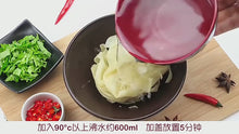 Cargar y reproducir el video en el visor de la galería, Tallarines Anchos Picantes Estilo Sichuan Halal 110g Akuan
