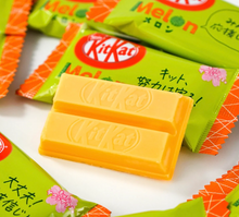 Cargar imagen en el visor de la galería, Kit Kat Japoneses Sabor Melon 10u 116g

